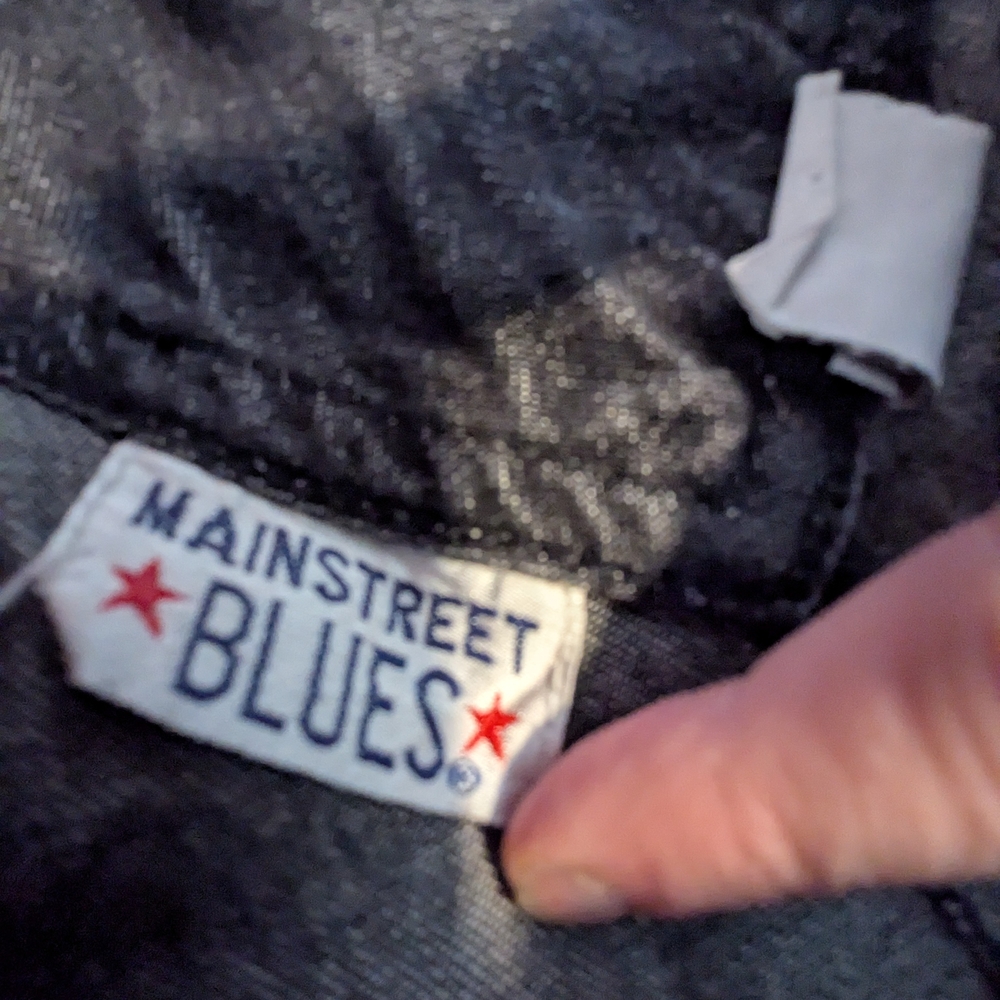 Black Overalls with Relaxed Fit and Versatile Style - Picture 5 of 6